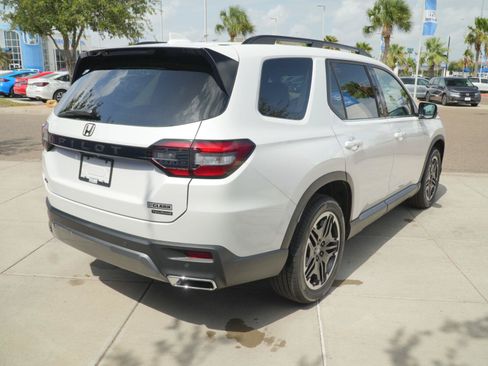 New 2026 Honda Pilot image 5