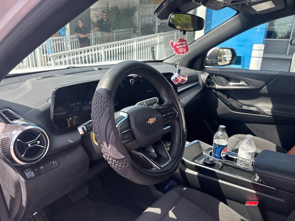 Used 2026 Chevrolet Equinox LT FWD image 13