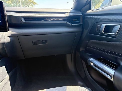 Used 2025 Ford Mustang Coupe RWD image 7