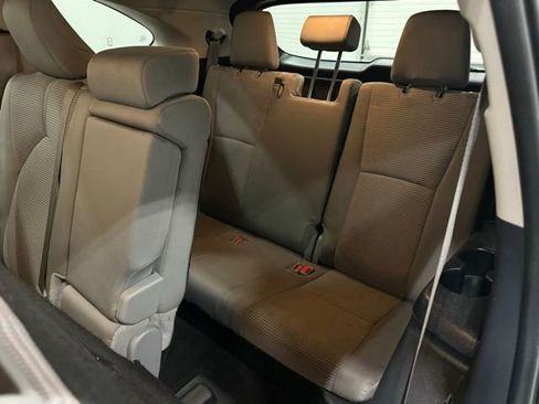 Used 2024 Toyota Highlander LE image 32