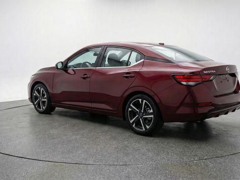 Used 2025 Nissan Sentra SV image 6