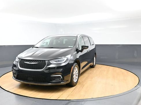 Used 2025 Chrysler Pacifica Select FWD image 40