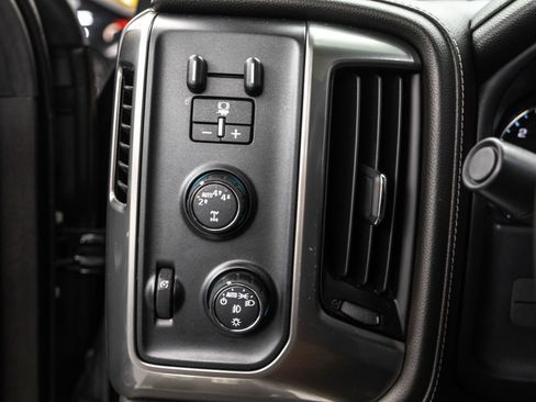 Used 2018 Chevrolet Silverado 1500 LTZ image 17