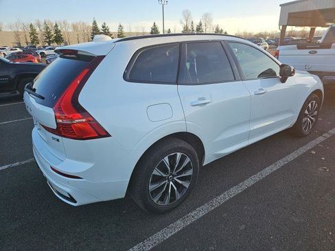 Used 2025 Volvo XC60 B5 Core image 7