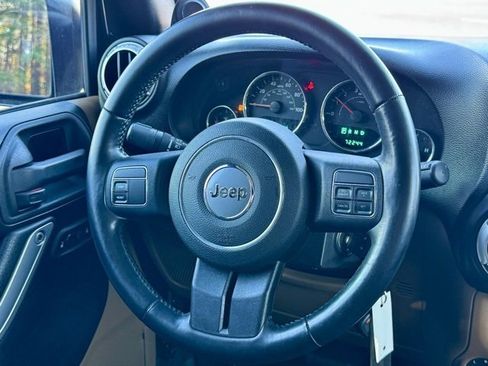 Used 2014 Jeep Wrangler Unlimited Sahara image 20