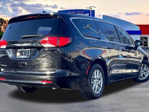 Used 2024 Chrysler Voyager LX image 13