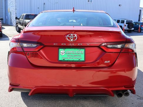 Used 2024 Toyota Camry SE image 4