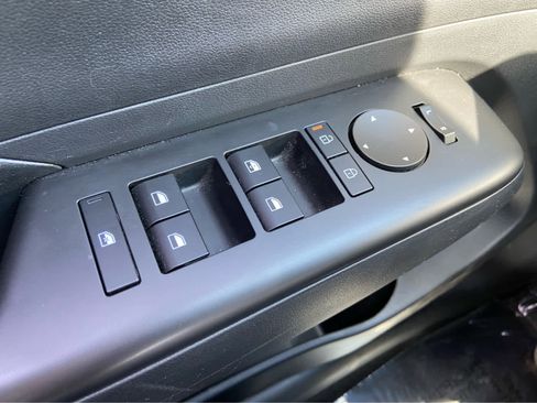 Used 2025 Hyundai Kona SEL AWD/4WD image 28