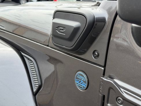 Used 2025 Jeep Wrangler Unlimited Sahara AWD/4WD image 39