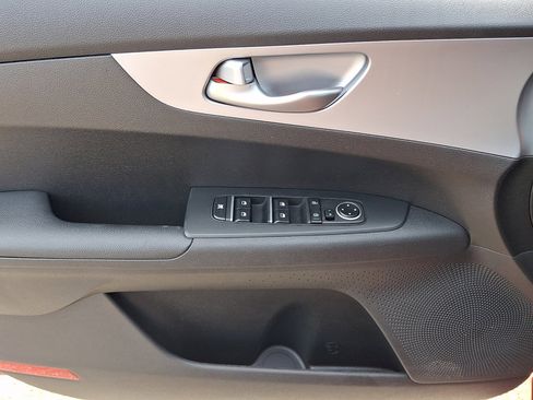 Used 2023 Kia Forte LXS w/ LXS Technology Package image 23