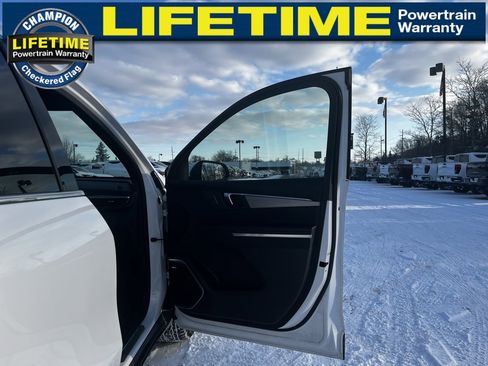 Used 2025 Buick Enclave Preferred image 37