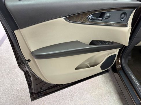 Used 2019 Lincoln Nautilus Reserve AWD/4WD image 14