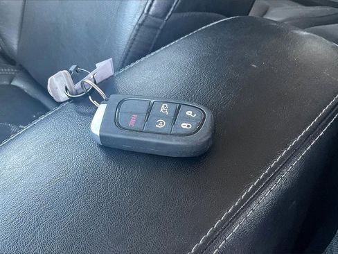 Used 2021 Jeep Cherokee Limited image 9