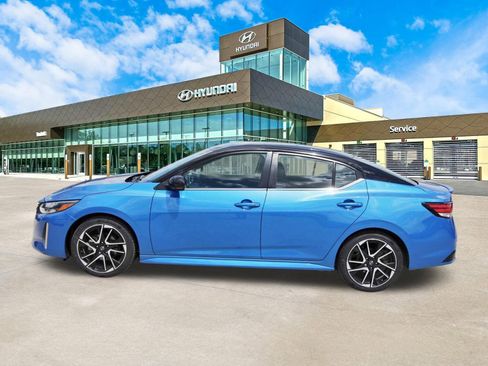 Used 2024 Nissan Sentra SR w/ SR Premium Package image 9