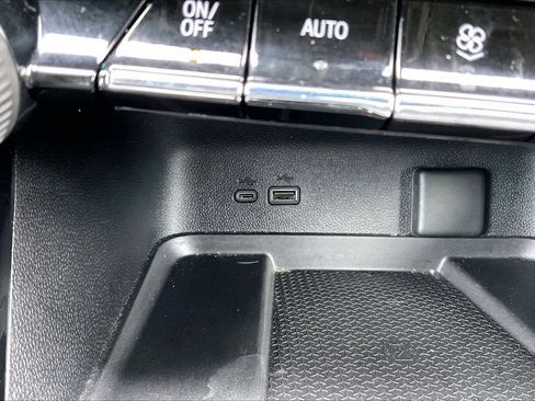 Used 2025 Chevrolet Traverse LT w/ LPO, Floor Liner Package FWD image 17