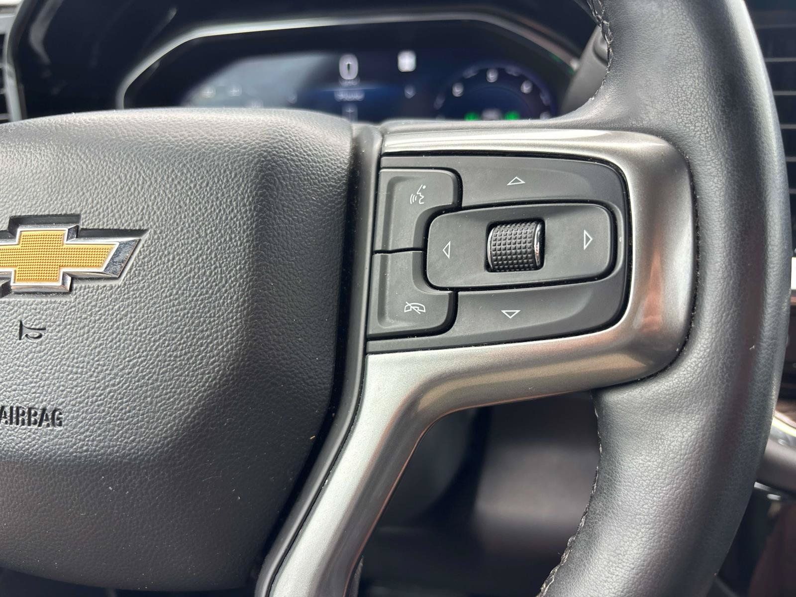 Used 2023 Chevrolet Silverado 1500 LT AWD/4WD image 19