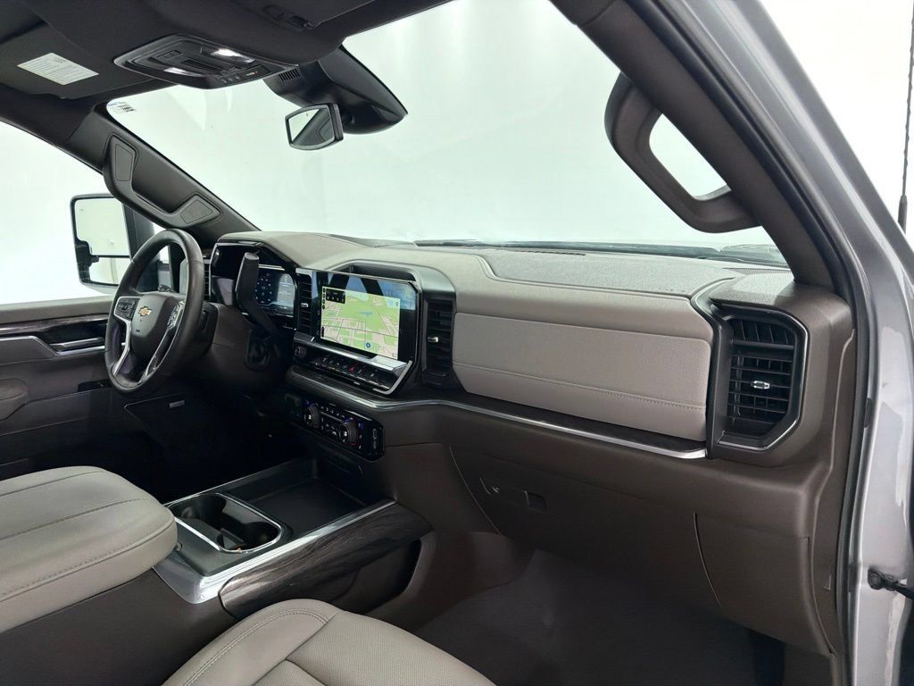 Used 2025 Chevrolet Silverado 3500 LTZ w/ LTZ Plus Package AWD/4WD image 28