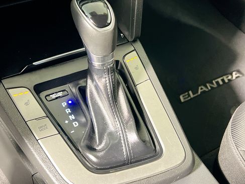 Used 2017 Hyundai Elantra Value Edition w/ Cargo Package image 25