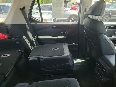 Used 2025 Honda Pilot EX-L image 4