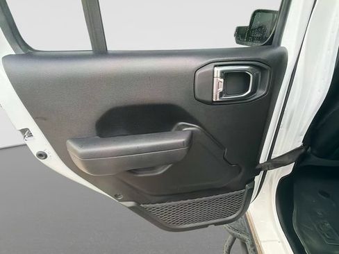 Used 2025 Jeep Gladiator Sport AWD/4WD image 14