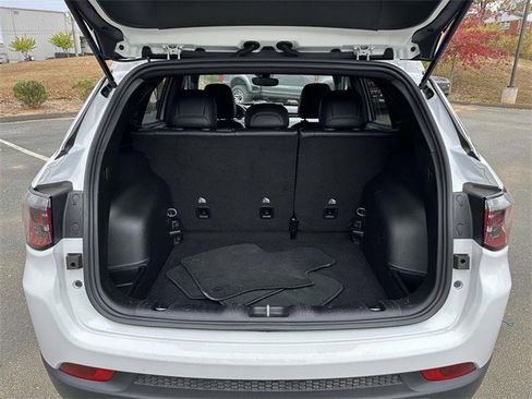 Used 2024 Jeep Compass Latitude image 22