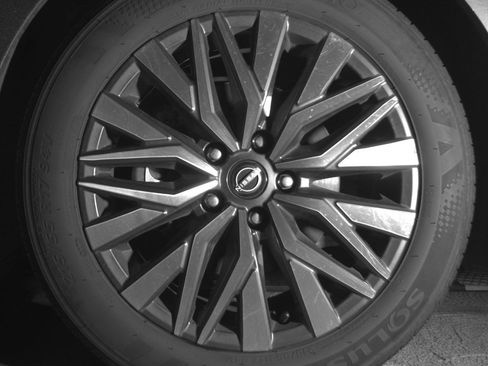 Used 2025 Nissan Altima 2.5 SV image 12