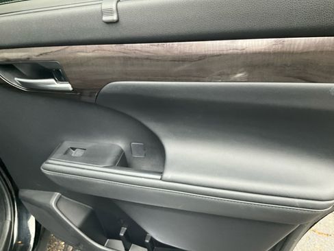 Used 2023 Toyota Highlander Platinum image 29