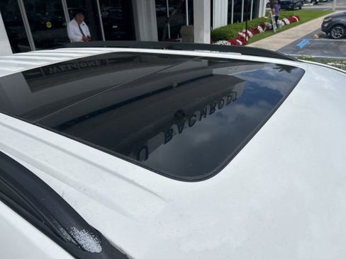 Used 2022 Ford Explorer XLT w/ Equipment Group 202A image 7