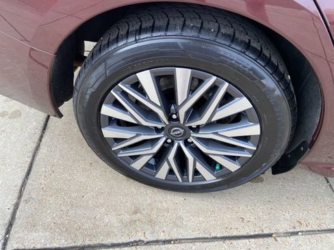 Used 2024 Nissan Altima 2.5 SV image 30