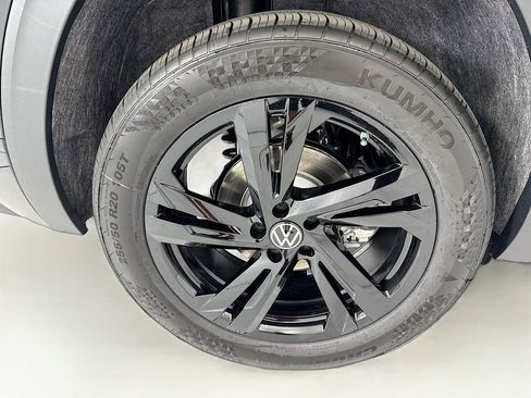 New 2026 Volkswagen Atlas Cross Sport SEL R-Line AWD/4WD image 32