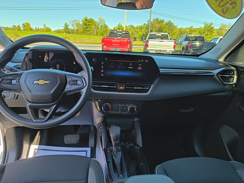 Used 2024 Chevrolet TrailBlazer LT AWD/4WD image 12