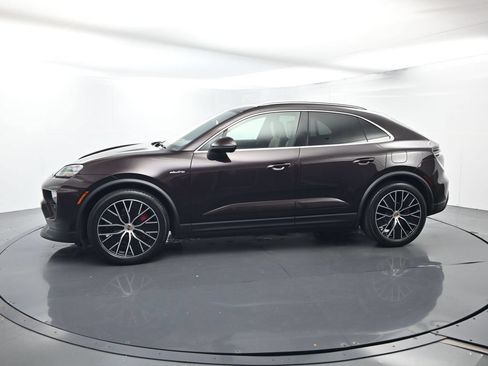 Certified 2025 Porsche Macan 4S Electric AWD/4WD image 2