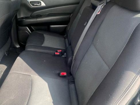 Used 2020 Nissan Pathfinder S FWD image 10