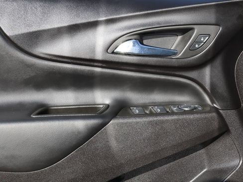 Used 2024 Chevrolet Equinox LT image 25