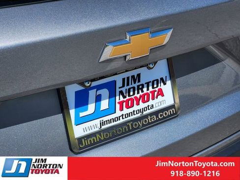 Used 2025 Chevrolet Trax LT w/ LT Convenience Package FWD image 12
