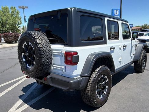 Used 2025 Jeep Wrangler Unlimited Rubicon AWD/4WD image 3