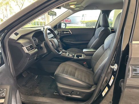 Used 2023 Mitsubishi Outlander SE FWD image 5