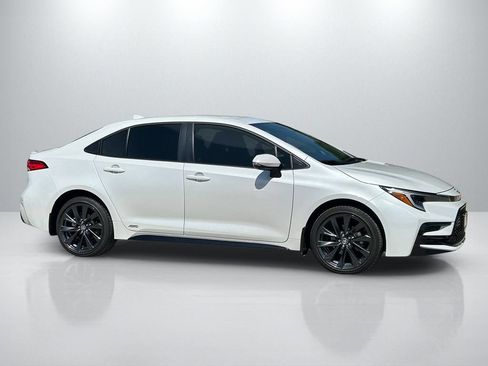 Used 2026 Toyota Corolla SE AWD/4WD image 4