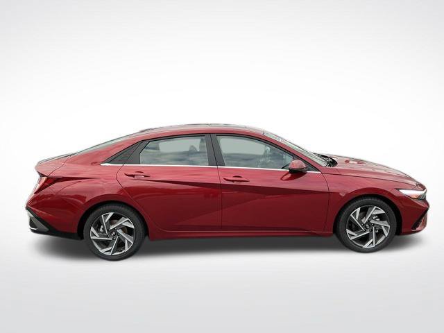 Used 2025 Hyundai Elantra Limited FWD image 7