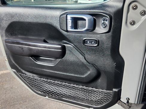 Used 2021 Jeep Wrangler Unlimited Rubicon image 12