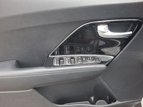 Certified 2022 Kia Niro LXS image 12