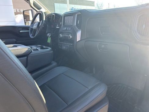 Used 2022 GMC Sierra 3500 Pro w/ Convenience Package image 11