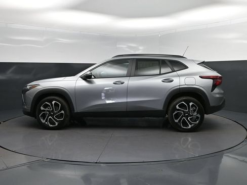 New 2026 Chevrolet Trax RS w/ Sunroof Package FWD image 4