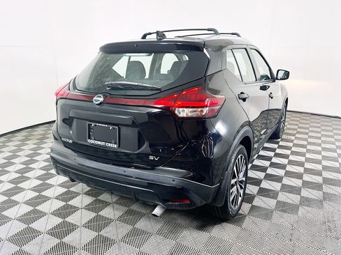 Used 2022 Nissan Kicks SV w/ Interior Electronics Package FWD image 3