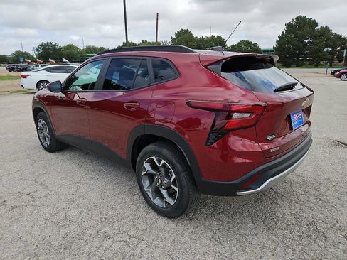 Used 2025 Chevrolet Trax LT FWD image 7