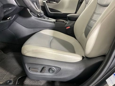 Used 2019 Toyota RAV4 Limited w/ All Weather Liner Package AWD/4WD image 33