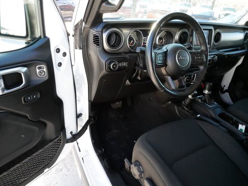 Used 2022 Jeep Wrangler Willys image 9