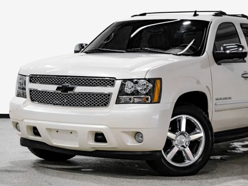 Used 2012 Chevrolet Avalanche LTZ image 10