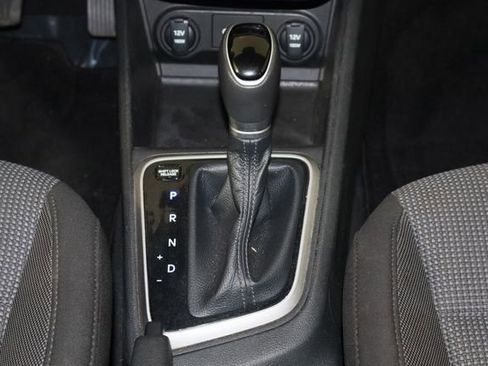 Used 2022 Hyundai Accent Limited image 13