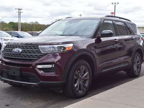 Used 2022 Ford Explorer XLT w/ Equipment Group 202A AWD/4WD image 14